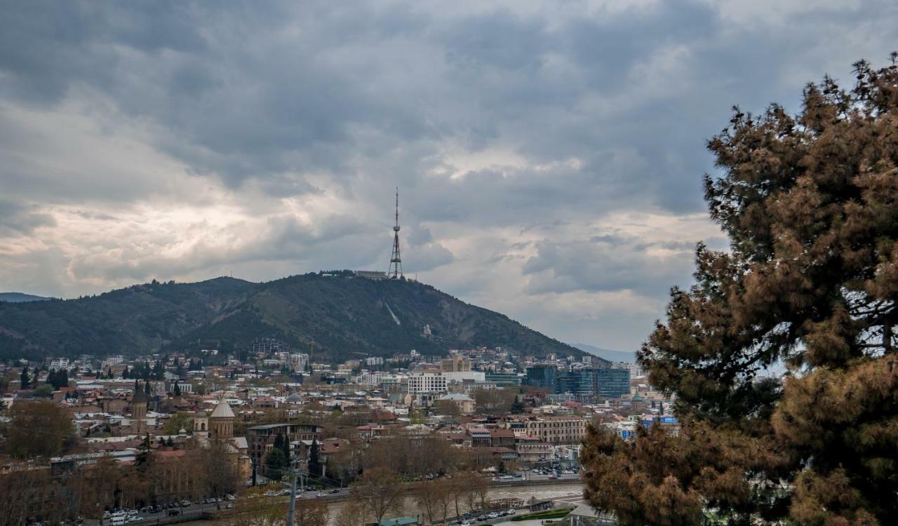 Apartments Near Metekhi Cathedral Tbilisi Bagian luar foto